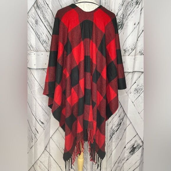 Treasure & Bond Buffalo Check Poncho Red Black OS - Picture 3 of 5